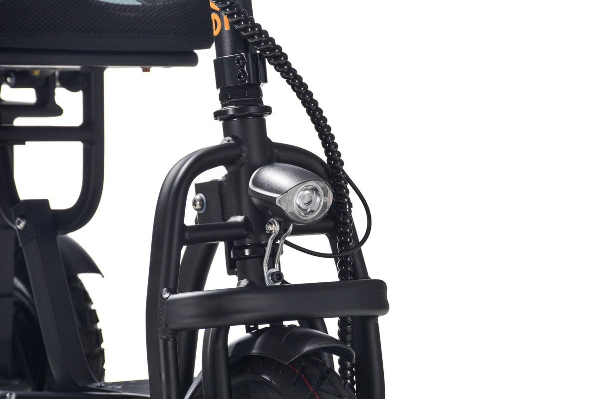 Châssis robuste et design de la trottinette électrique 3 roues avec éclairage LED intégré